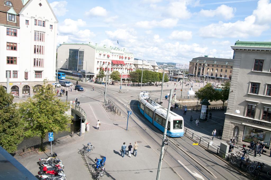 โรงแรมปิกัลแล กอเทนเบิร์ก ภายนอก รูปภาพ The tram at the central station